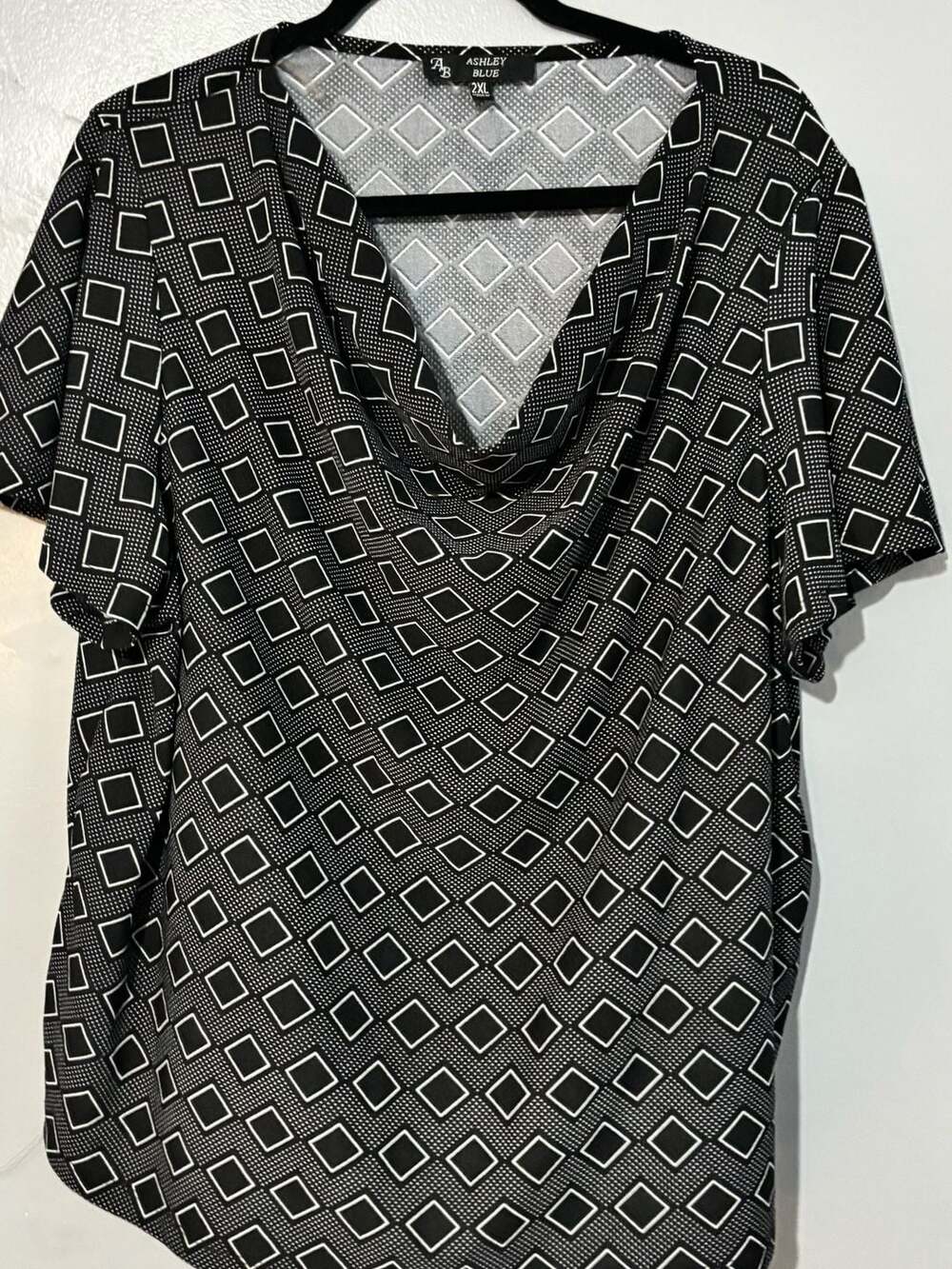 Ashley Blue Women's Black and White Short Sleeve Top 2XL